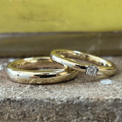 💍 Prachtige trouwringen in geel- en witgoud met diamant Deze ringen zijn volledig afgestemd op de wensen van de klant. De subtiele diamant geeft een elegante en tijdloze uitstraling. ✨ We zijn trots dat we op deze manier mensen mogen helpen aan unieke ringen die ze voor altijd met zich meedragen! #goud #sieraadopmaat #artobject #bergenopzoom #diamant #trouwen #trouwring #juwelier #ring #goudsmid