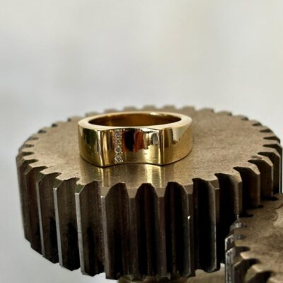 Nieuw model speciaal ontworpen van eigen goud en diamanten.